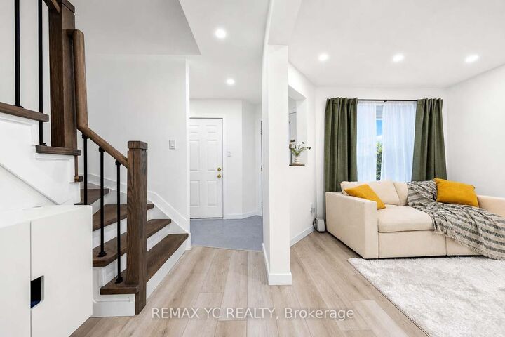 Property Photo: 38 Pickett Crescent ON L4N 8B8