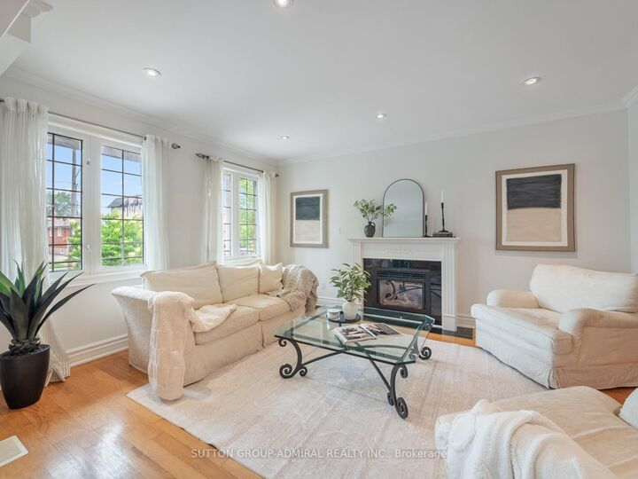 Property Photo: 255 Cocksfield Avenue ON M3H 3T6