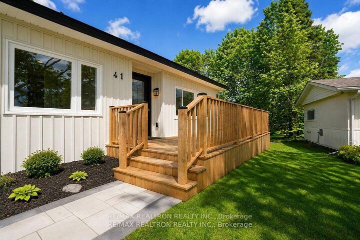 Property Photo:  41 Trefoil Drive N  ON L9S 1P7 