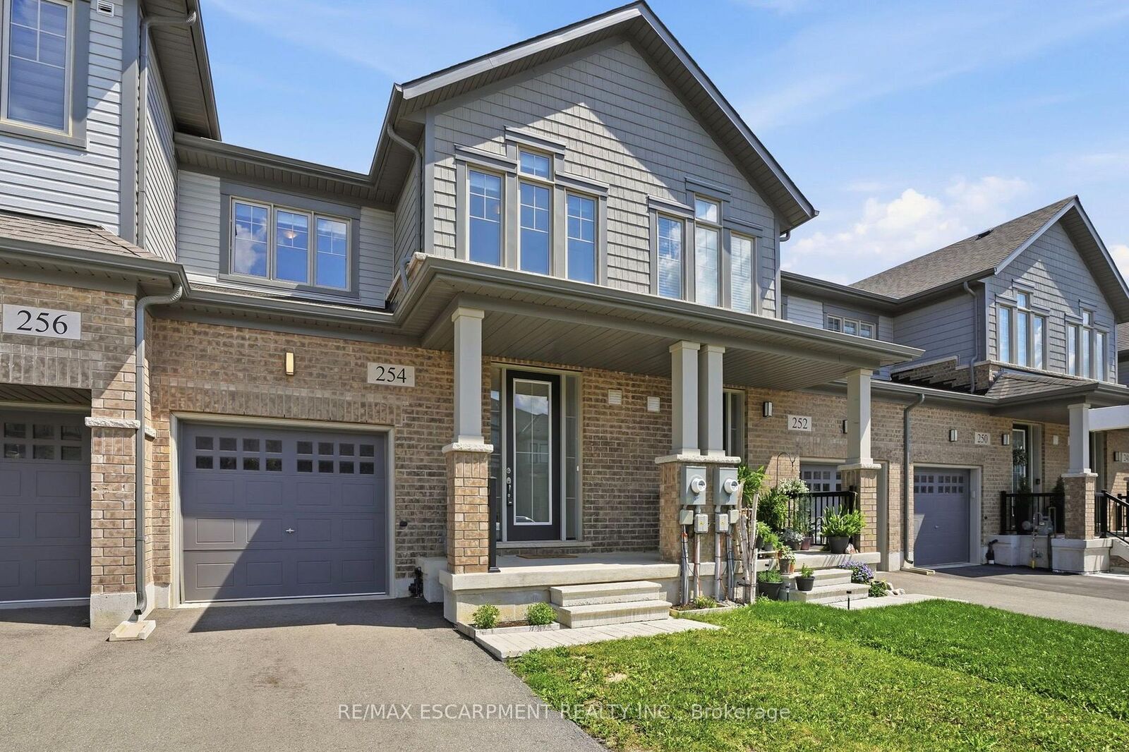 Property Photo: 254 Rosebury Way ON L0R 1W0