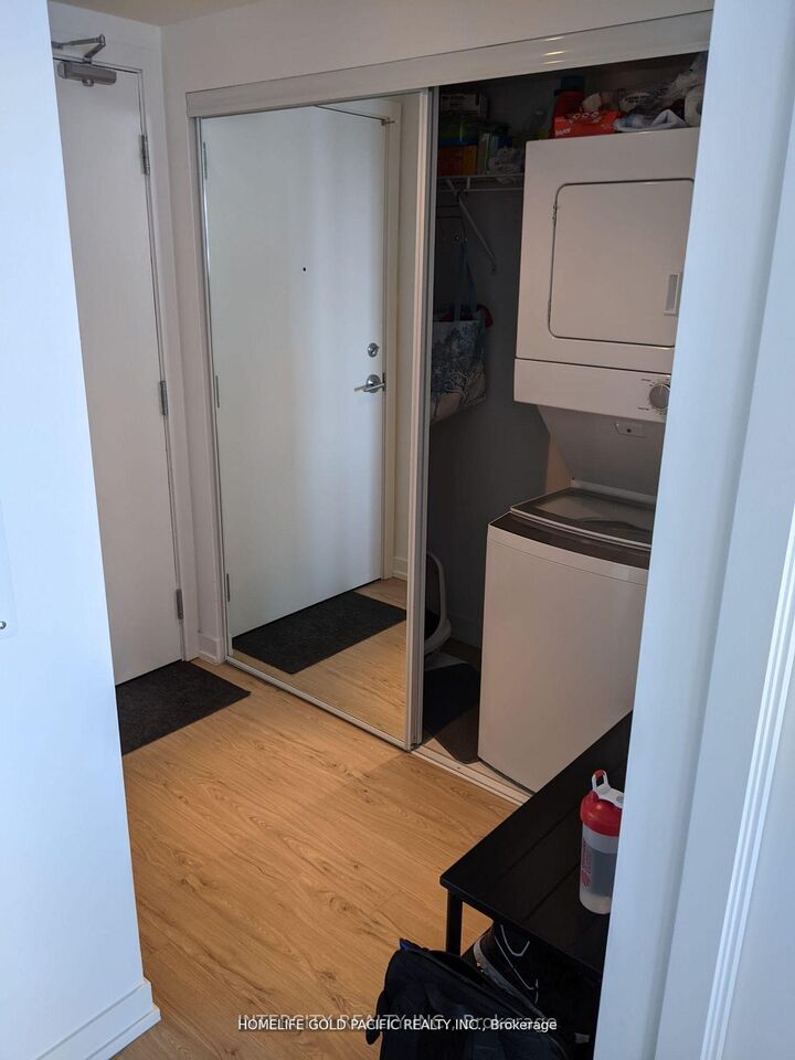 Property Photo:  85 Wood Street Ph #17  ON M4Y 0E8 
