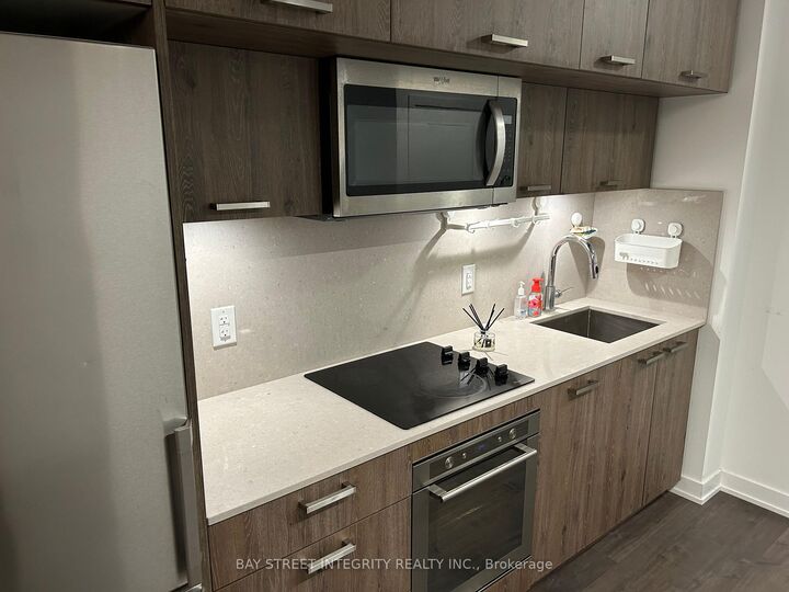 Property Photo:  50 McCaul Street 1009  ON M5T 1V9 