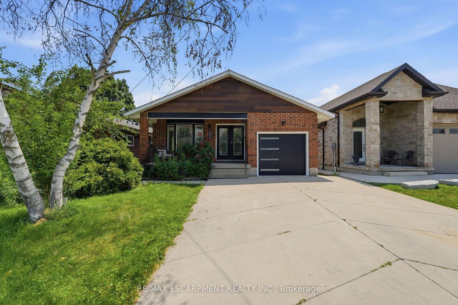 Photo de la propriété:  303 Caledon Avenue Lower  ON L9C 3C9 