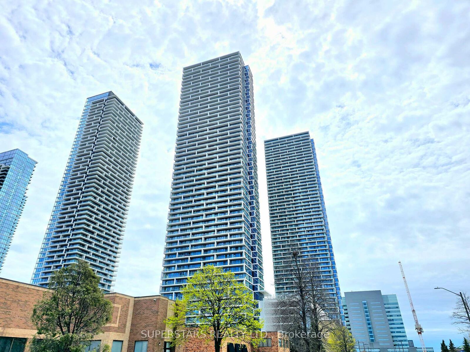 Property Photo:  898 Portage Parkway 5002  ON L4K 0J6 