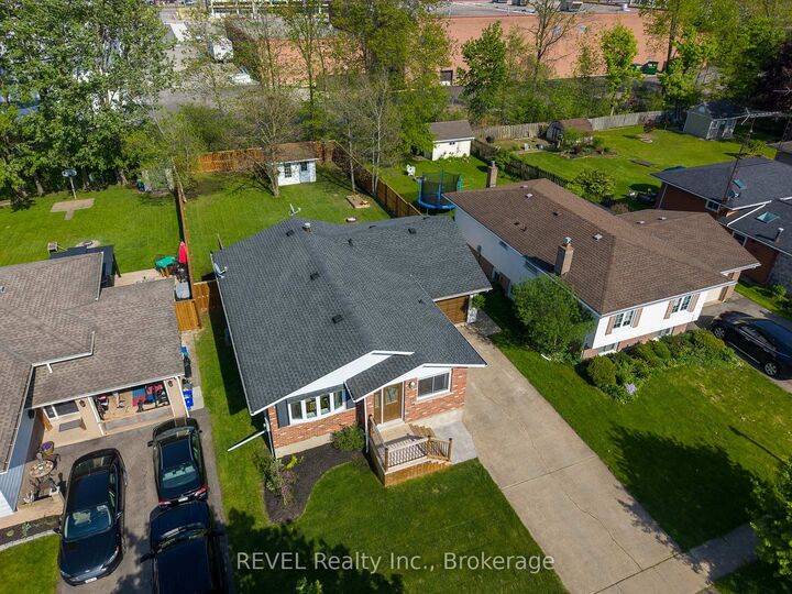 Property Photo:  92 Royal Oak Drive  ON L3C 5V9 