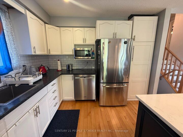 Property Photo: 74 Alayne Crescent ON N6E 2A3