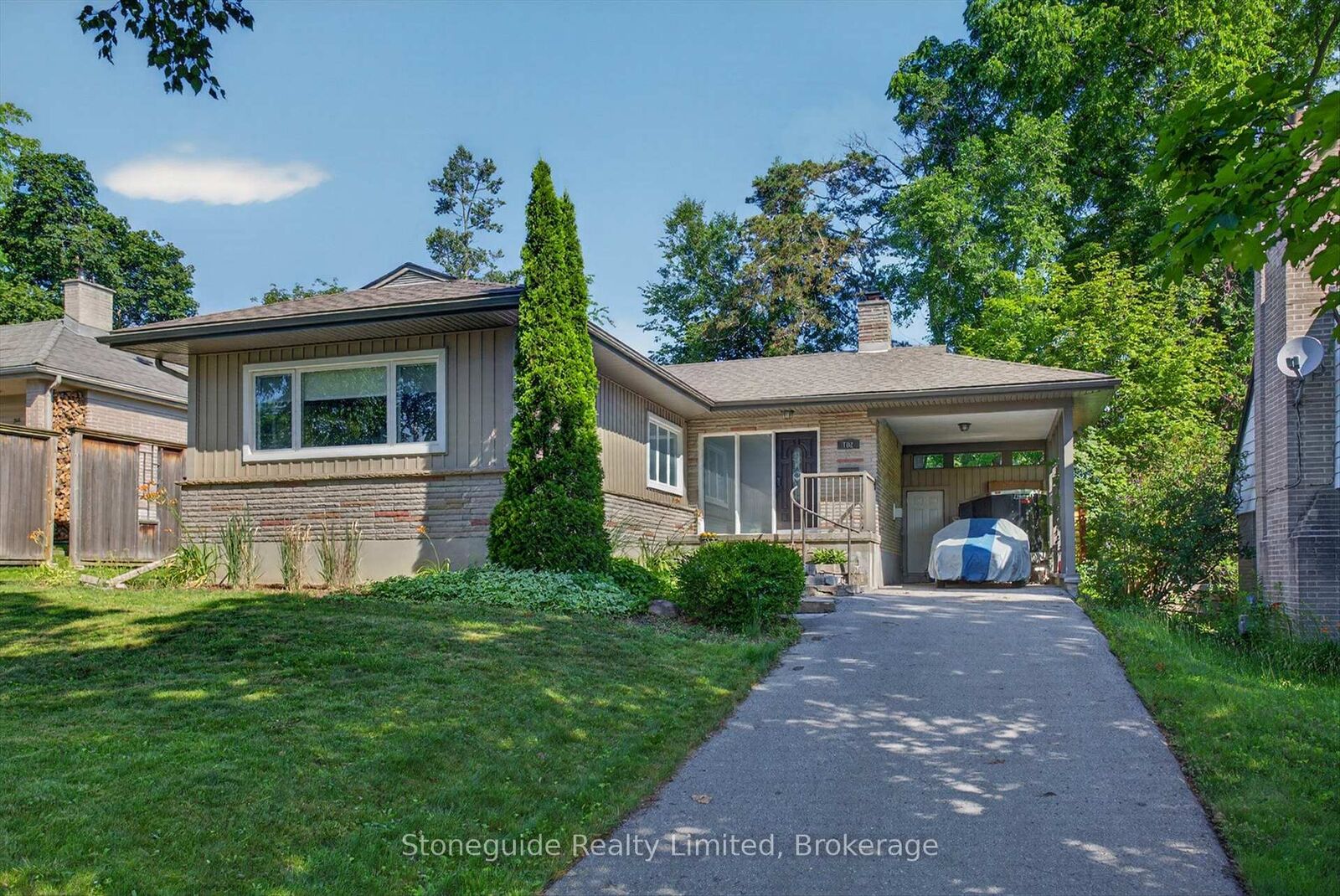 Property Photo:  702 Walkerfield Avenue  ON K9J 4W4 