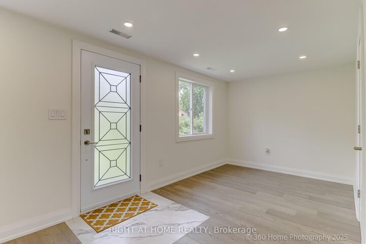 Property Photo: 321 Tampa Drive ON L4P 3A3