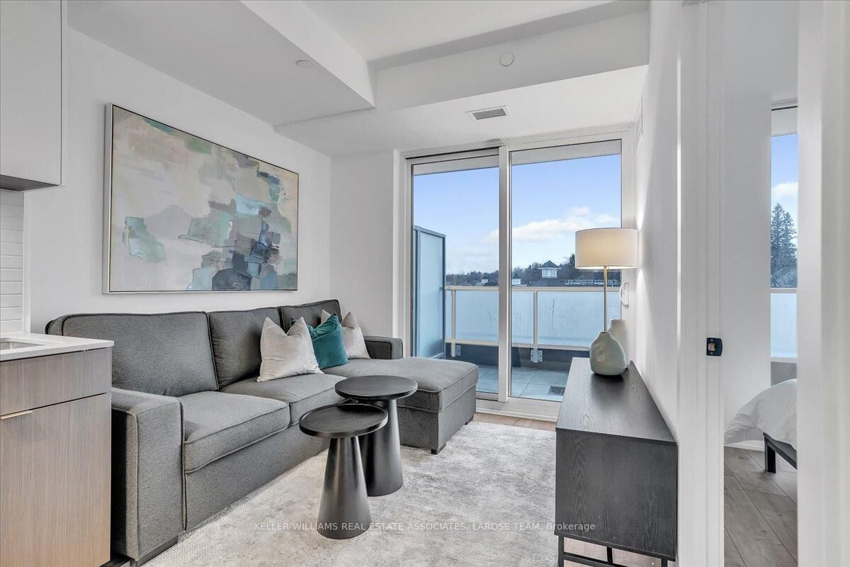 Property Photo:  215 Lakeshore Road W 205  ON L5H 1G5 