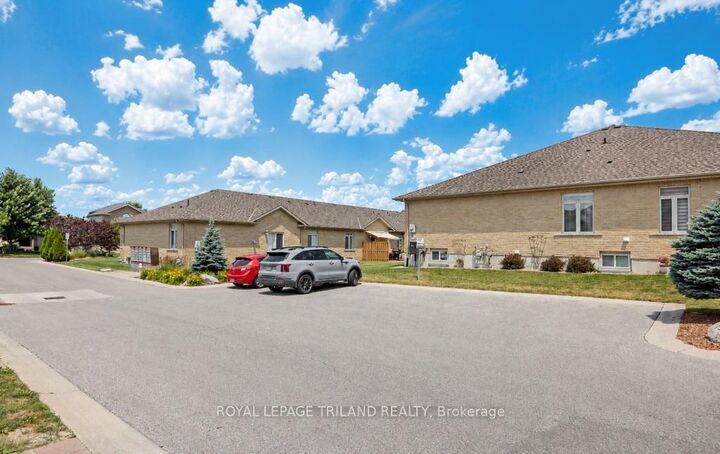 Property Photo: 70 Tanoak Drive 67 ON N6G 5R3