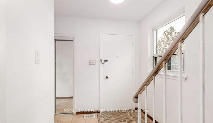 Property Photo: 3 Clayhall Crescent ON M3J 1W5