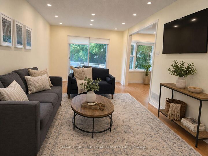 Property Photo: 86 Green Bush Crescent ON L4J 5M4