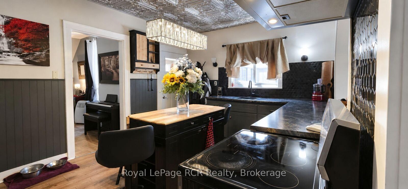 Property Photo: 526 Alice Street ON N0G 2W0