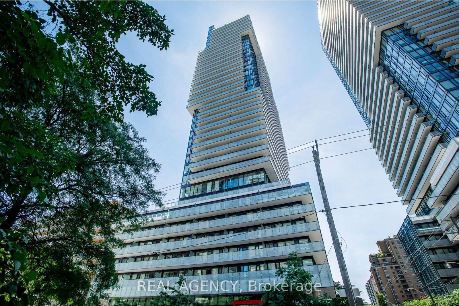 Property Photo: 185 Roehampton Avenue 2512 ON M4P 2K5