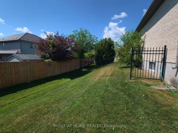 Property Photo:  505 Blue Jay Drive 75  ON N5X 4K7 
