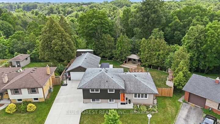 Property Photo: 21 Agincourt Place ON N5Z 4E8