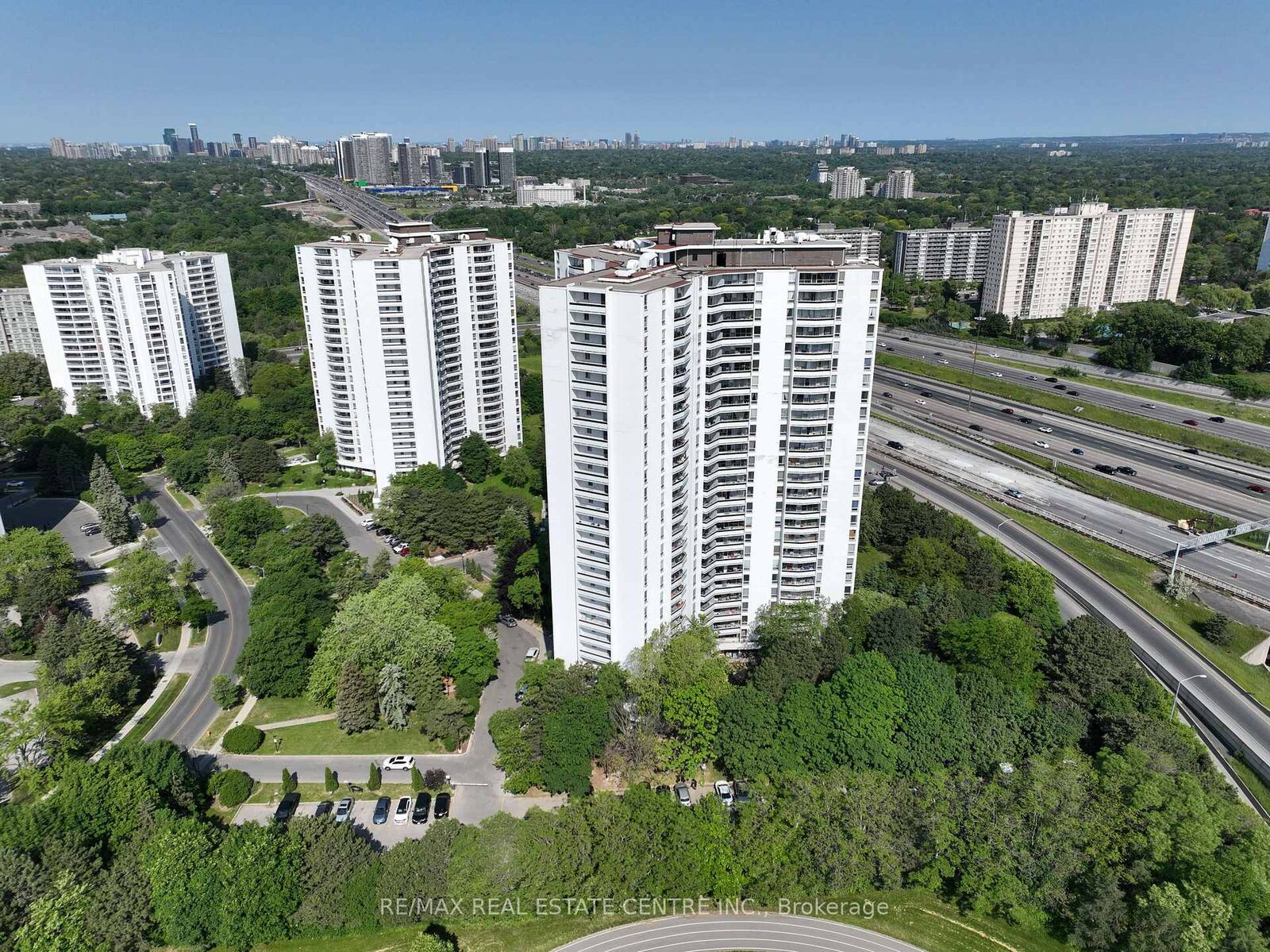 Property Photo:  50 Graydon Hall Drive 1602  ON M3A 3A5 