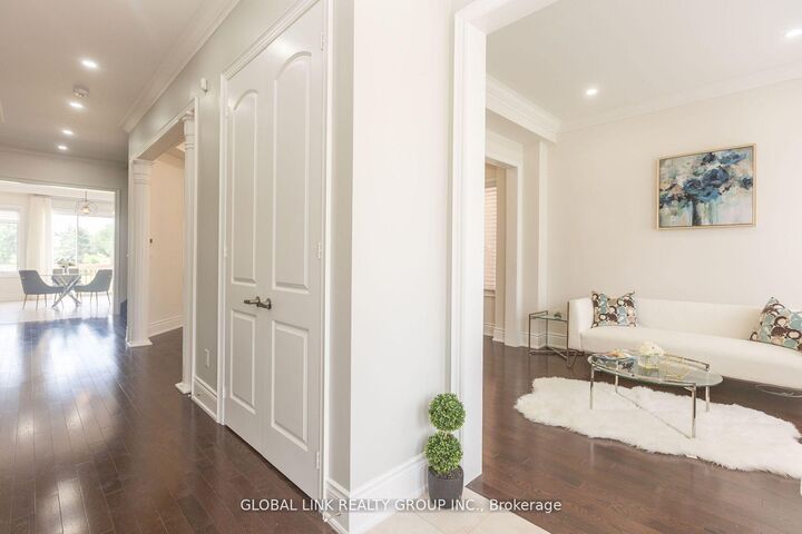 Property Photo:  44 Golden Hawk Drive  ON L4B 1W8 