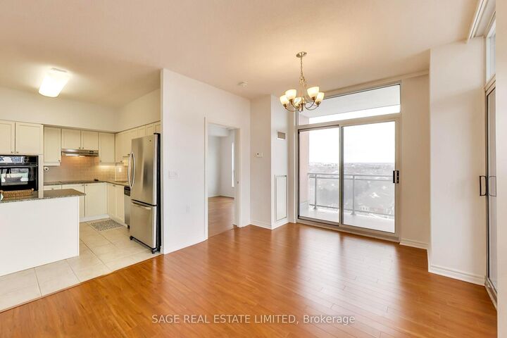Property Photo: 810 Scollard Court 902 ON L5V 0A4