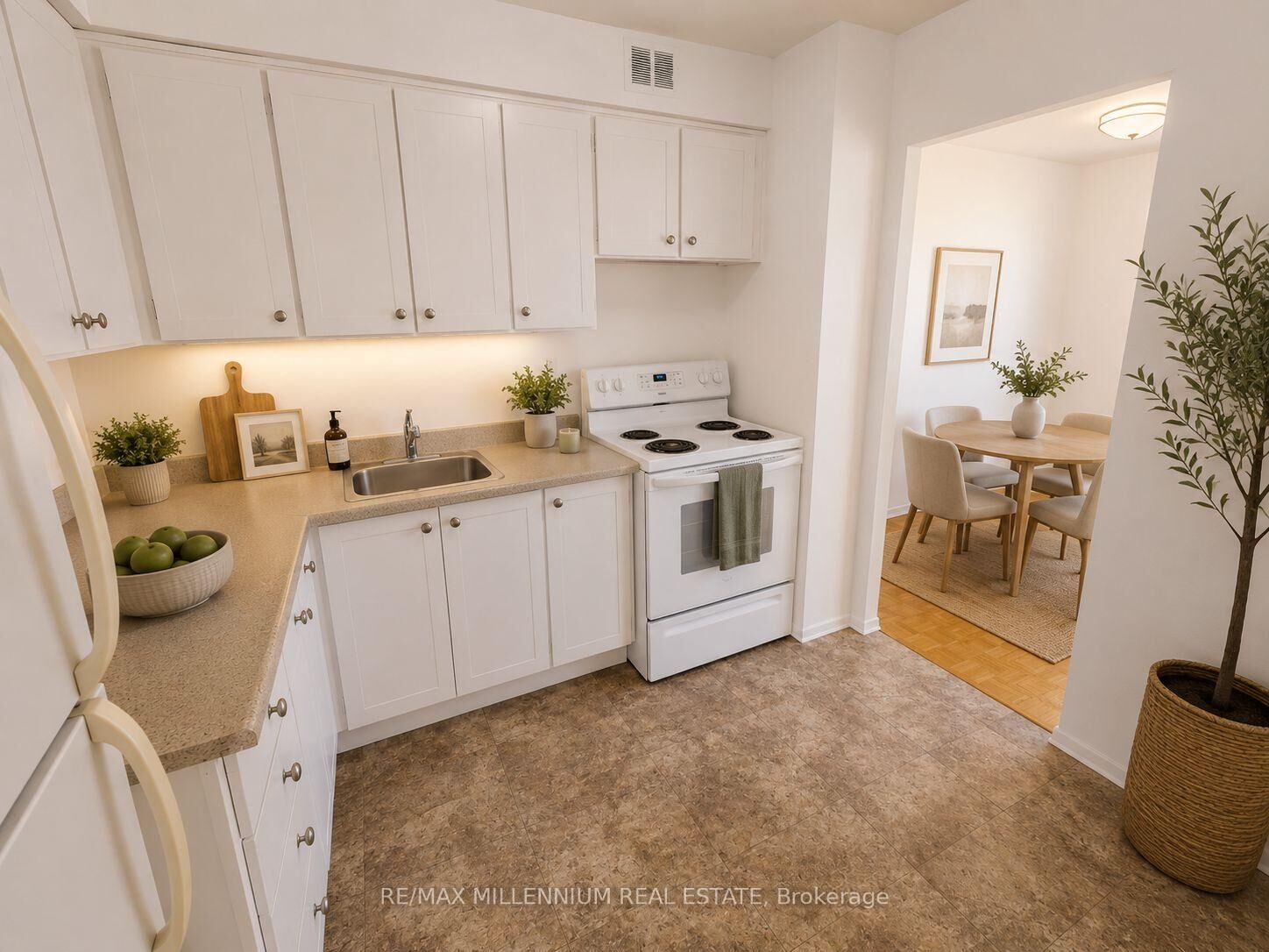 Property Photo:  250 Frederick Street 507  ON N2H 2N1 
