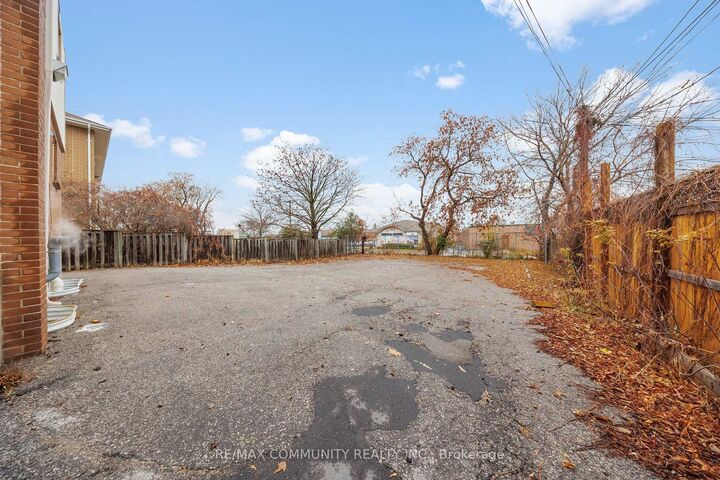 Property Photo:  383 Buena Vista Avenue B3  ON L1J 2M6 