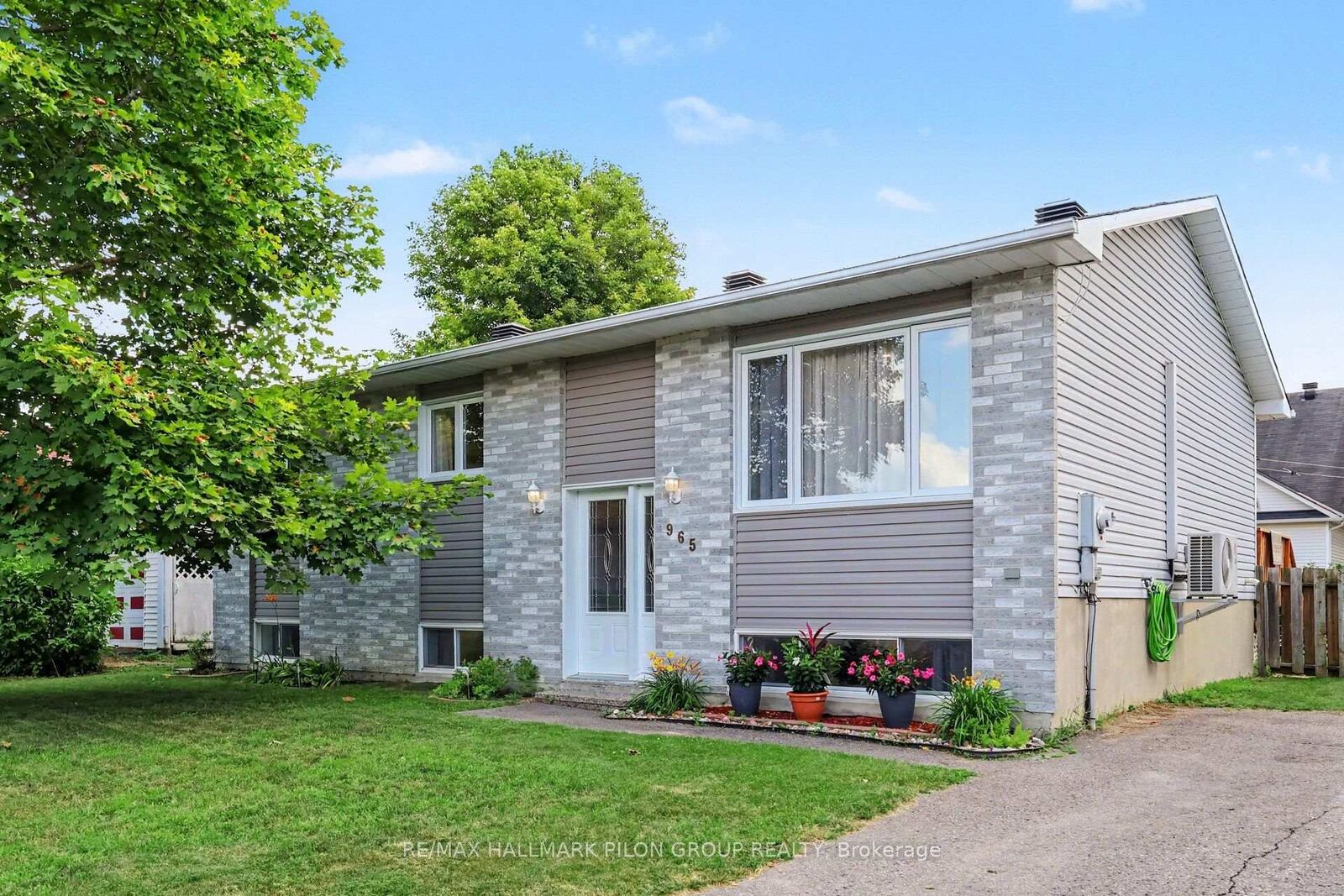 Property Photo: 965 Cote Street ON K4K 1J6