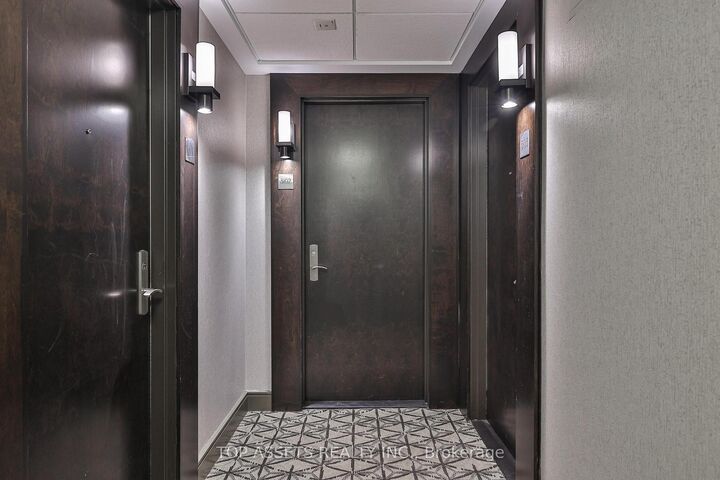 Property Photo: 761 Bay Street 3102 ON M5G 2R2