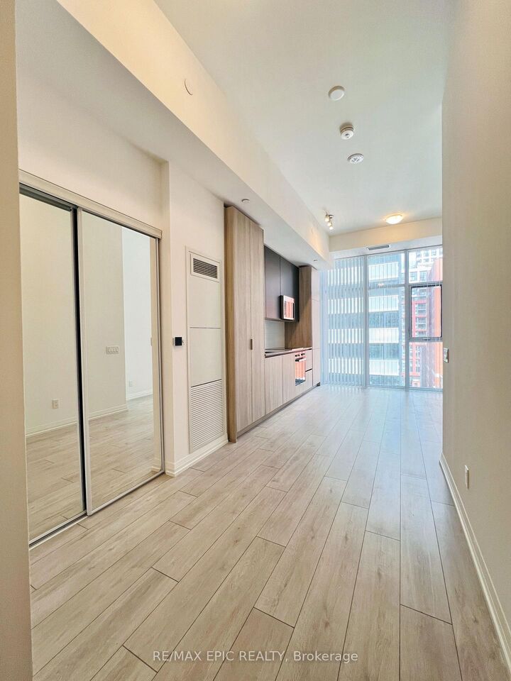 Property Photo:  400 King Street W 902  ON M5V 1K2 
