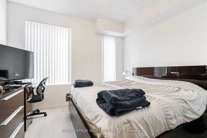 Property Photo:  1010 Portage Parkway Th12  ON L4K 0K3 