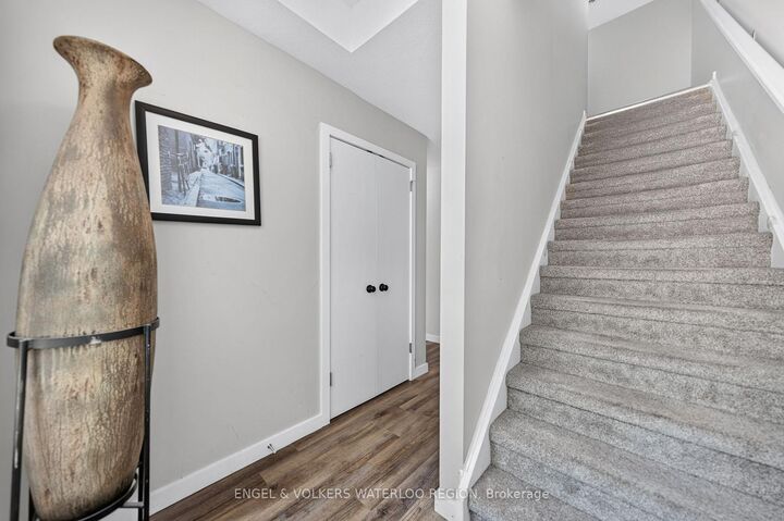 519 Duke Street W — photo 1