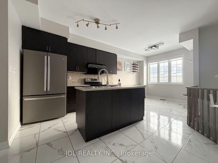 Property Photo:  1374 Granrock Crescent  ON L5V 0E1 