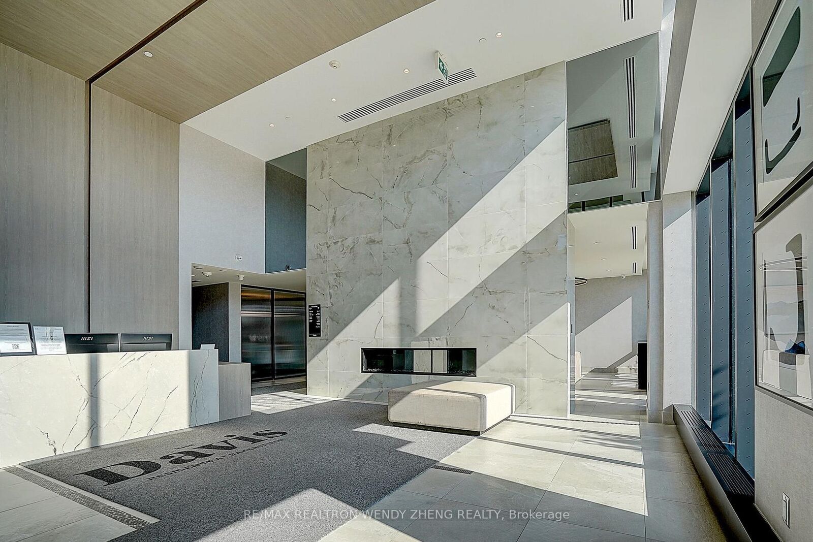 Property Photo: 185 Deerfield Road 1002 ON L3Y 0G7