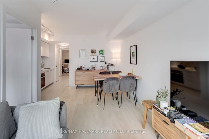 Property Photo: 188 Cumberland Street 1903 ON M5R 0B6