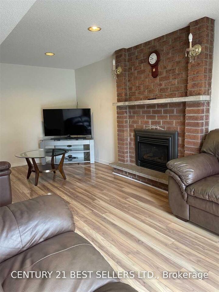 Property Photo: 2089 The Chase N/A Lower ON L5M 3B8