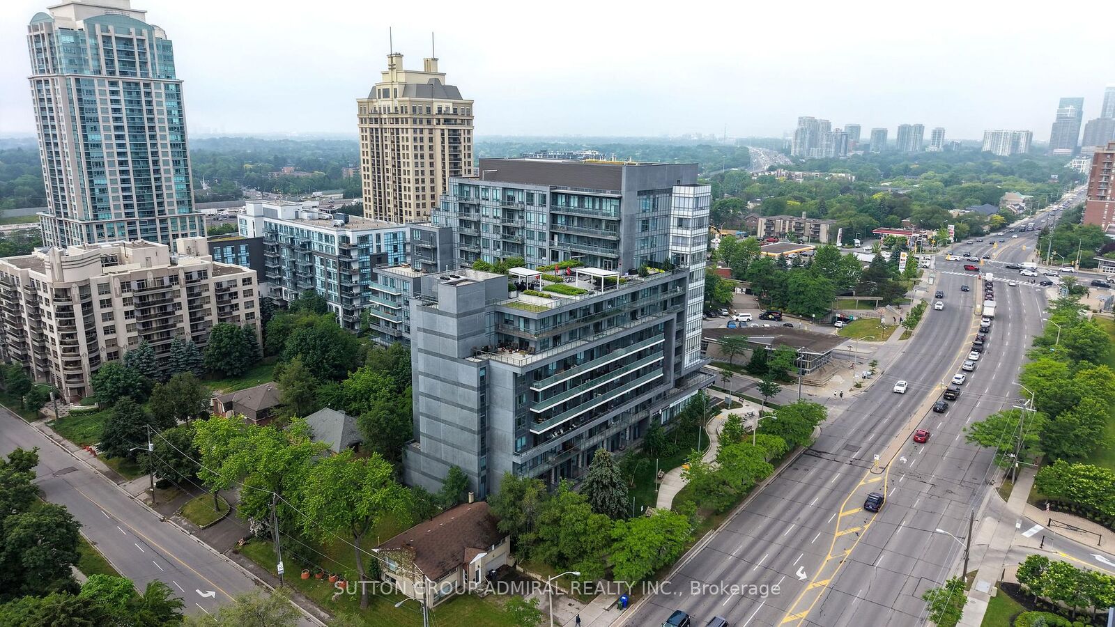 Property Photo: 7 Kenaston Gardens 124 ON M2K 0E9