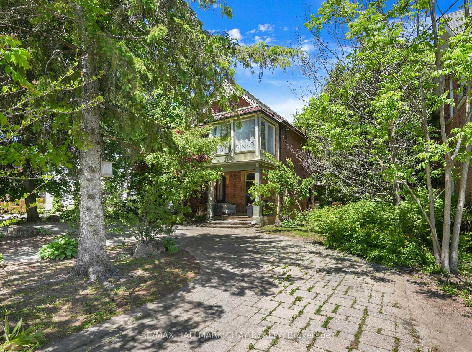 Property Photo: 134 Victoria Street E ON L9R 1K6