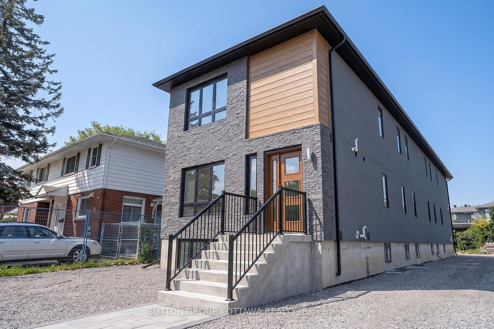 Property Photo:  944 Woodroffe Avenue  ON K2A 3R7 