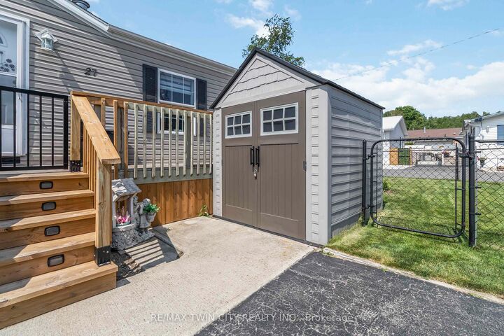 Property Photo:  27 Elm Street  ON N1H 6H9 