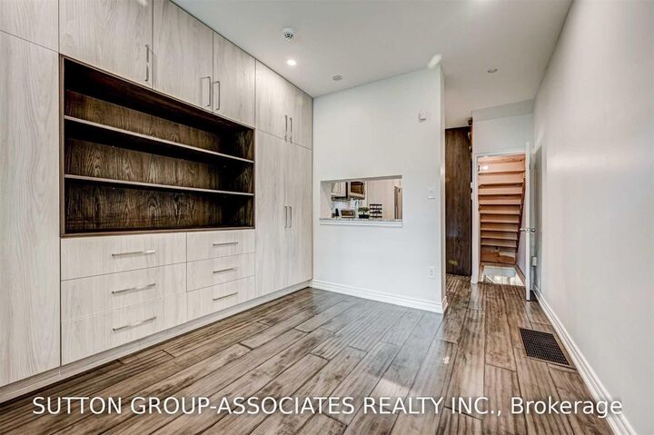 Property Photo:  739 Manning Avenue  ON M6G 2W5 