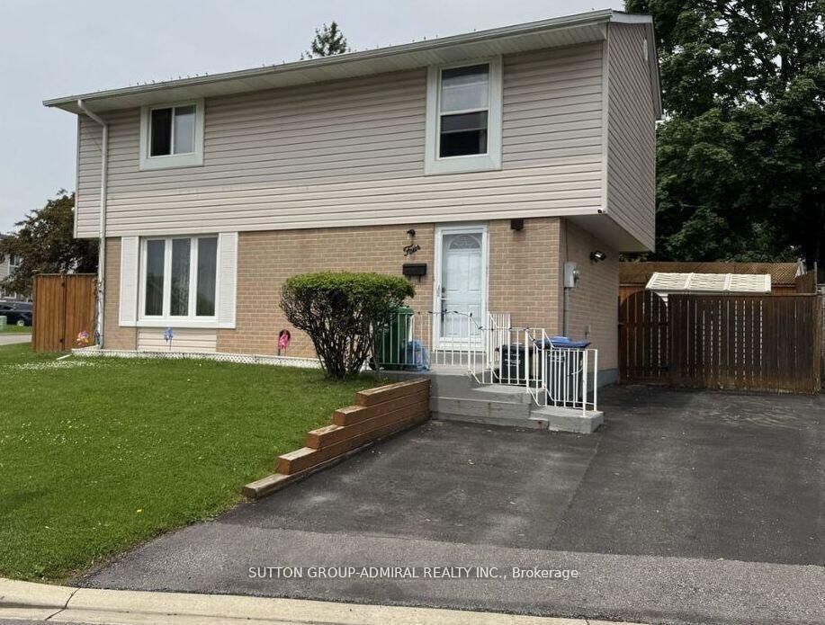 Property Photo: 4 Hardcastle Court ON L6S 2A9