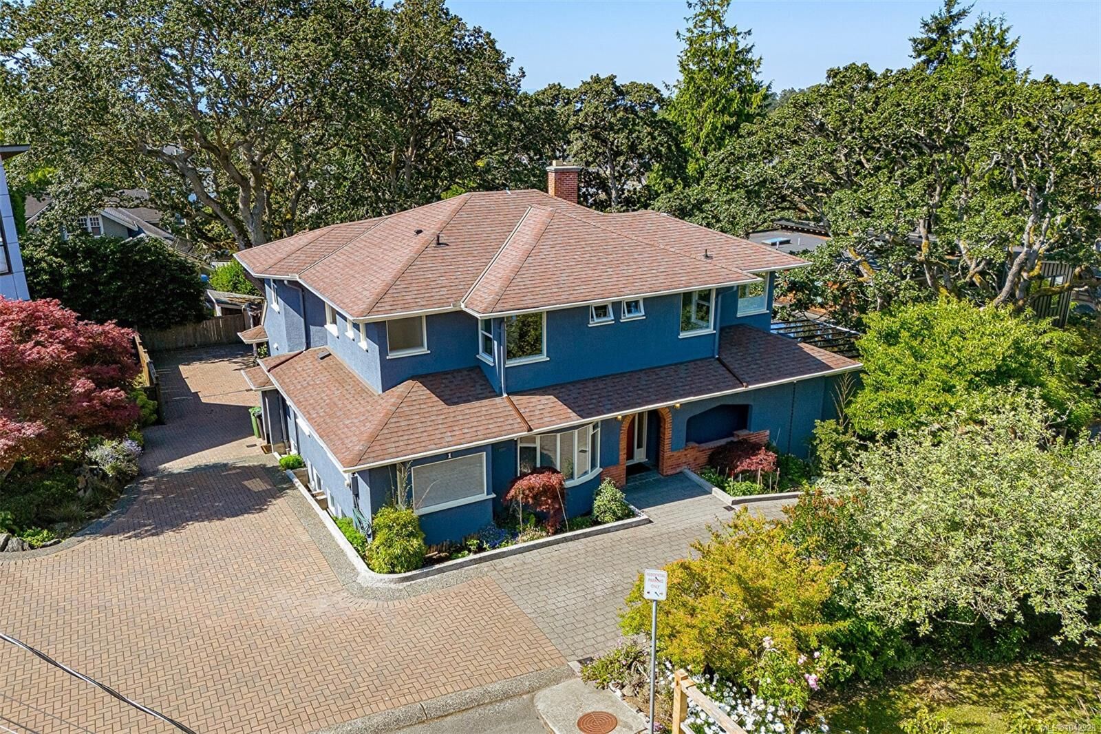 Property Photo:  1 Briar Pl  BC V8S 3J5 