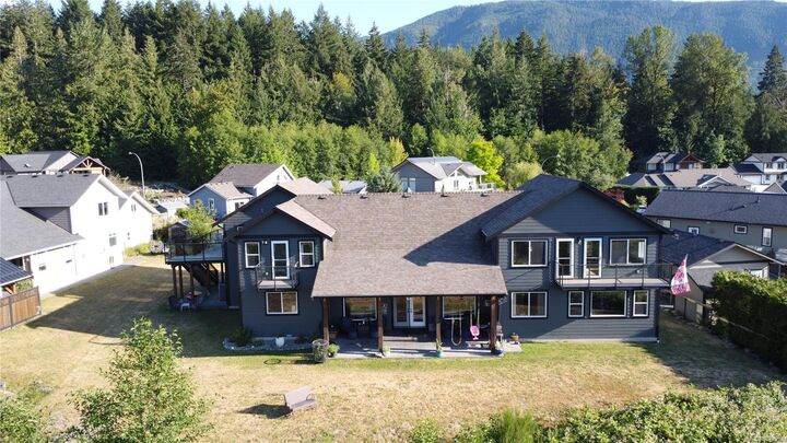 Property Photo: 213 Tal Cres BC V0R 2G0