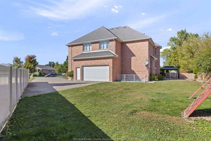 Property Photo: 21 Laurentia Drive ON N0P 2L0