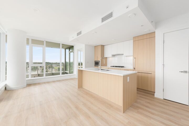 9675 King George Boulevard 1802 — photo 1