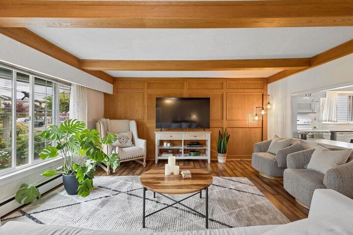 Property Photo:  960 Cliff Avenue  BC V5A 2J5 