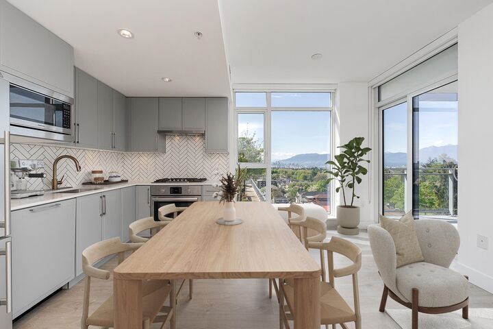 Property Photo:  2435 Kingsway 807  BC V5R 5G8 