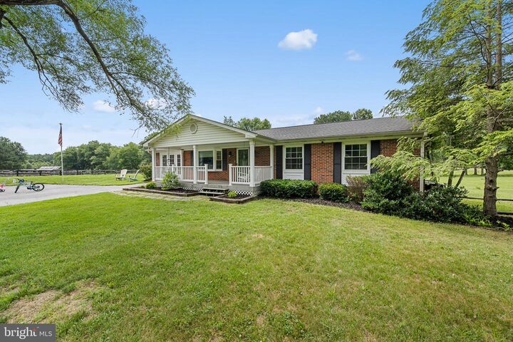 Property Photo: 43581 Lost Corner Road VA 20176