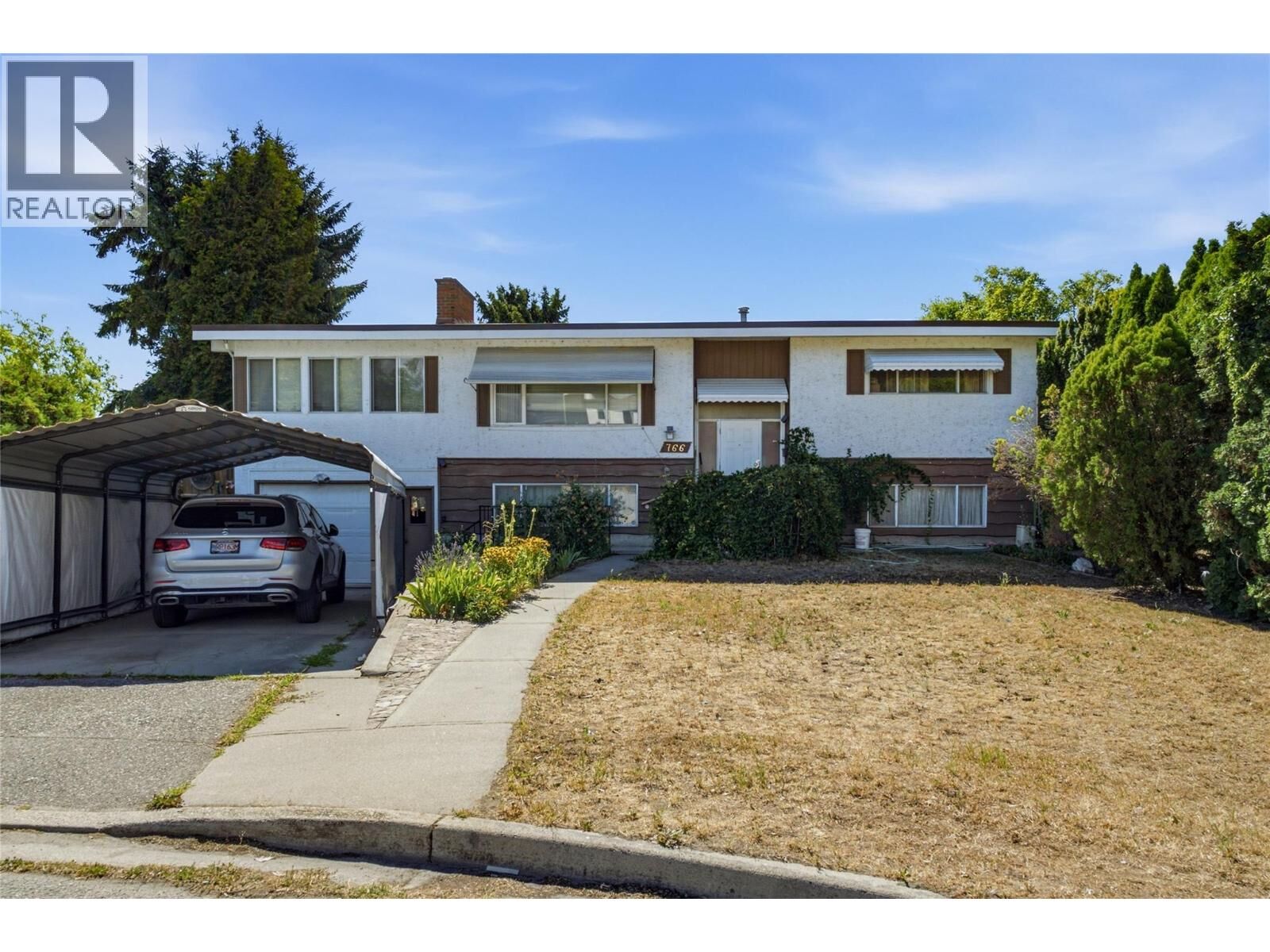 Property Photo:  766 Coopland Crescent  BC V1Y 2V1 