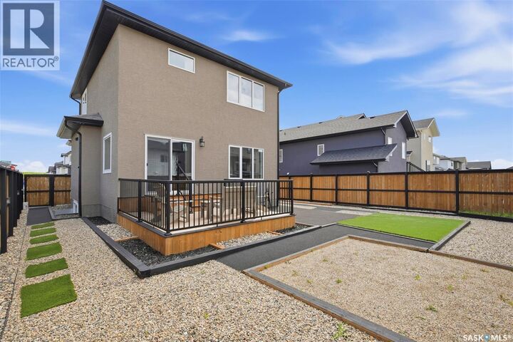 Property Photo: 2435 Rosewood Drive SK S7V 0Z3