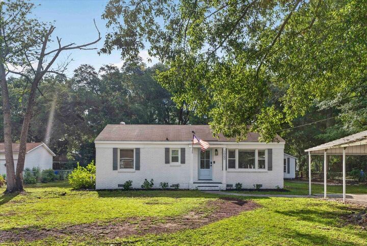 Property Photo: 1060 Pauline Avenue SC 29412